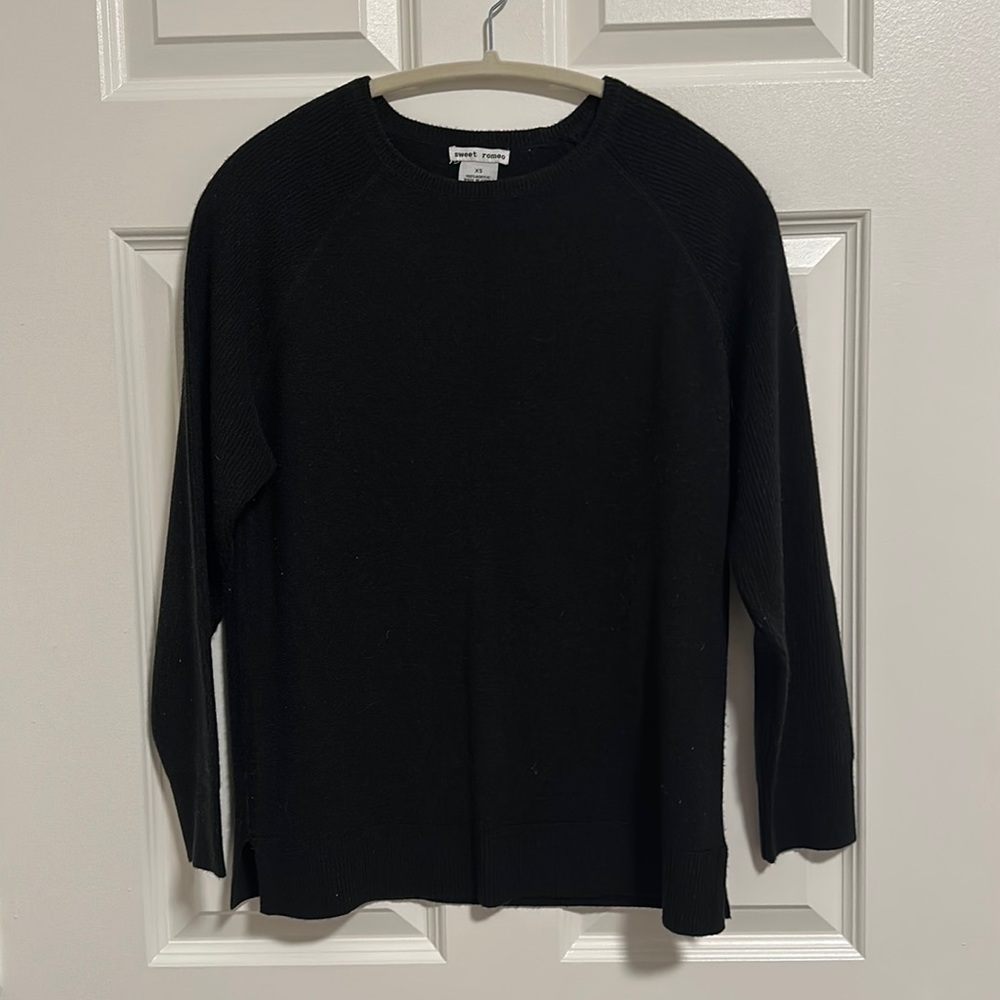 Sweet Romeo | Crewneck black sweater